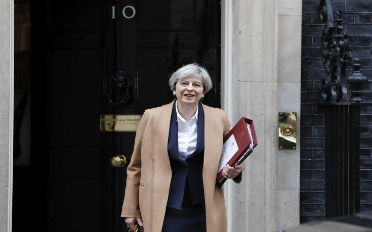 Παραιτήθηκαν δύο από τους στενότερους συνεργάτες της Μέι